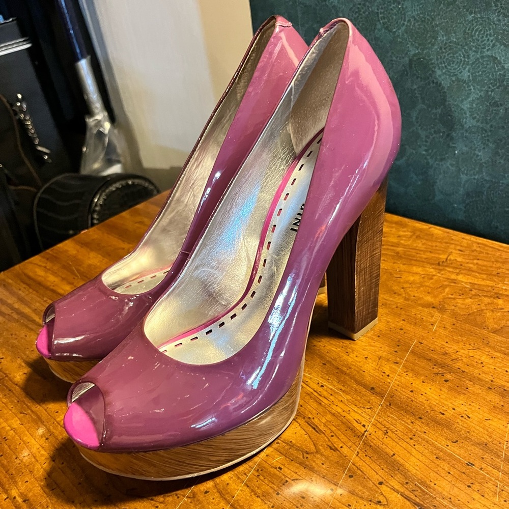 Gianni Bini Purple peep-toe heels
